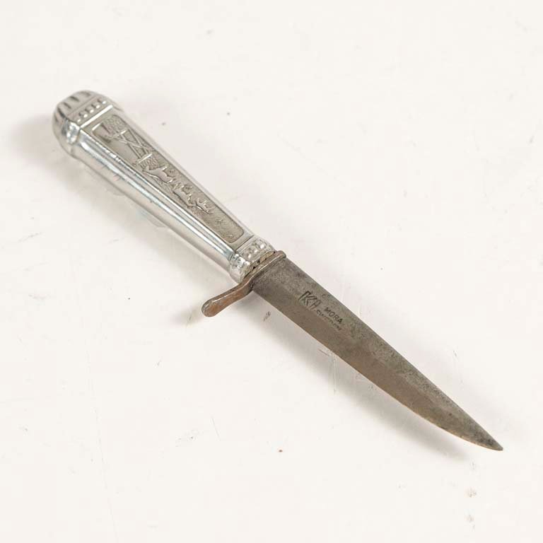 Lote siguiente: Cuchillo mango metal labrado con hoja Mora gastada