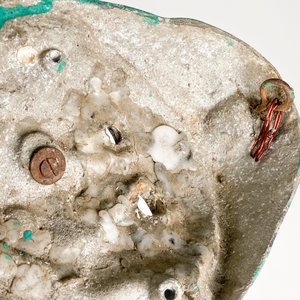 Máscara de Metal Antigua con Pipa para Colgar - imagen 5