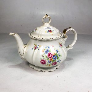 Lote anterior: Tetera de Porcelana Alemana Bavaria Blanca Floral con Guarda Dorada