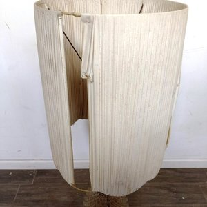 Gran Lámpara de Mesa Estilo Piña con Base de Bronce y Pantalla Desgastada - imagen 5