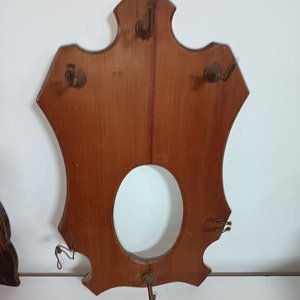 Repisas Antiguas de Madera con Diseños Decorativos - imagen 3