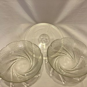 Lote siguiente: Juego de 2 Bowls Vintage de Vidrio Labrado con Tapa