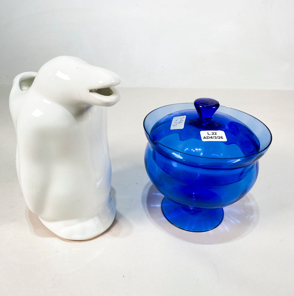 Jarra loza blanca y bombonera azul con tapa - imagen 1