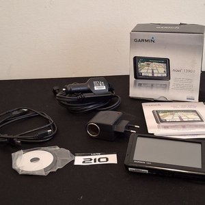 Lote siguiente: Navegador GPS Garmin nüvi 1390T para Automóvil con Accesorios y Caja