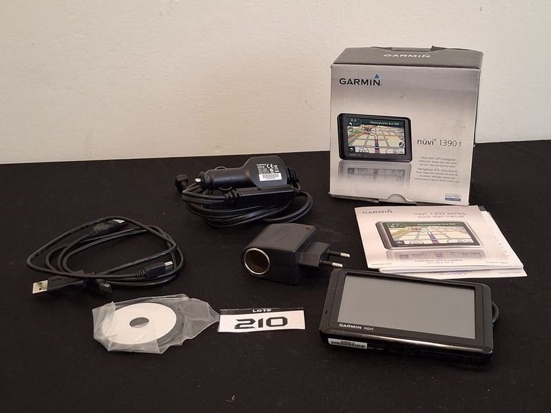 Navegador GPS Garmin nüvi 1390T para Automóvil con Accesorios y Caja