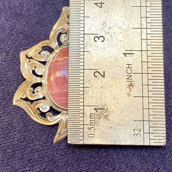 Prendedor de plata con diseño floral y piedra ovalada - imagen 4