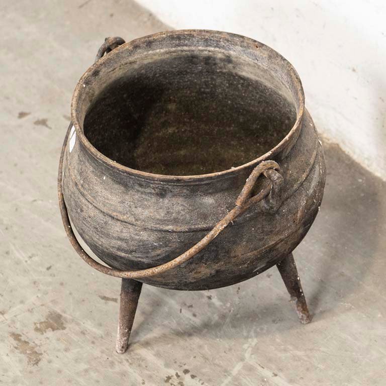 Olla de hierro con patas de tres pies - imagen 2