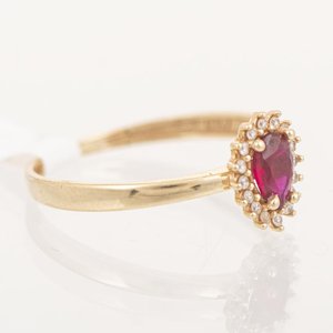 Anillo de Oro 18k con Piedra Roja y Circonias - imagen 2