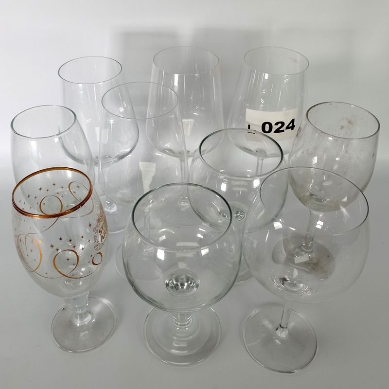 Vajilla de vino en buen estado - imagen 2