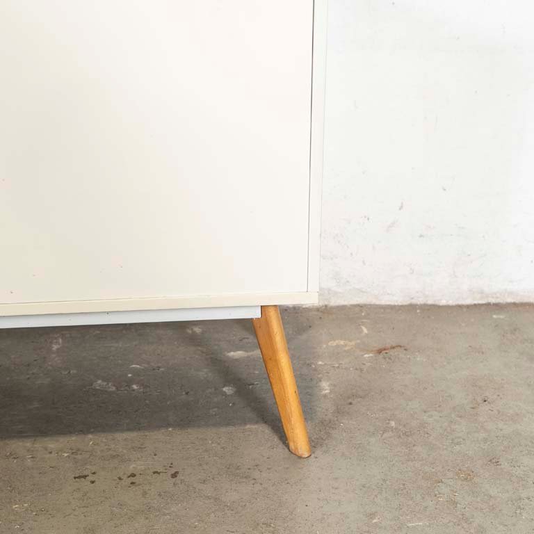 Rack de TV en MDF melamínico con dos puertas y dos cajones - imagen 3