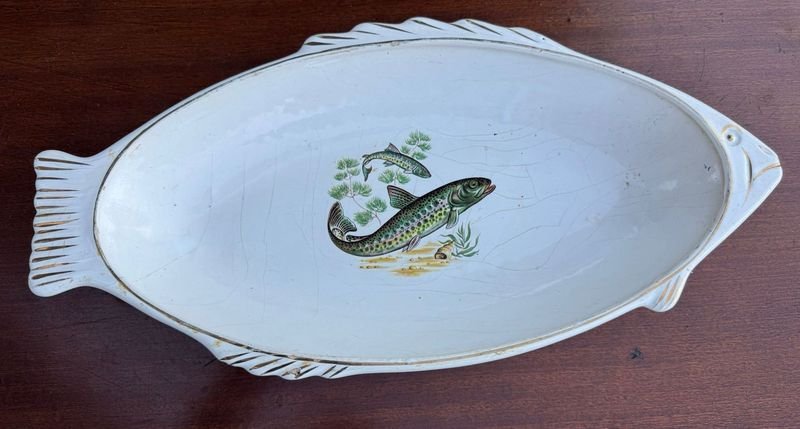 Fuente Decorativa con Diseño de Peces en Cerámica