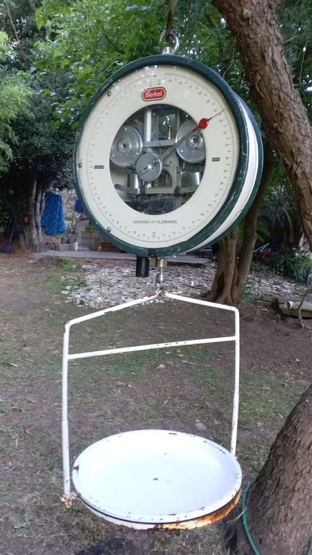 Lote siguiente: Balanza antigua de precisión con diseño clásico