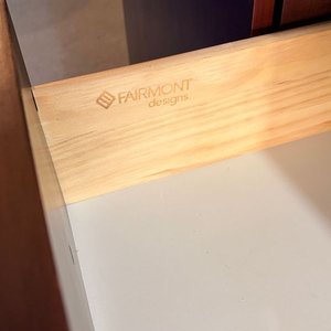 Cómoda Minibar Laqueada Frente Curvo con 3 Cajones y Espacio Frigobar - imagen 5