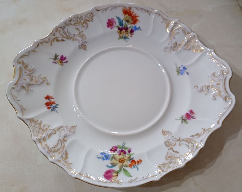 Bandejita de porcelana con decó al doré y floral - imagen 2