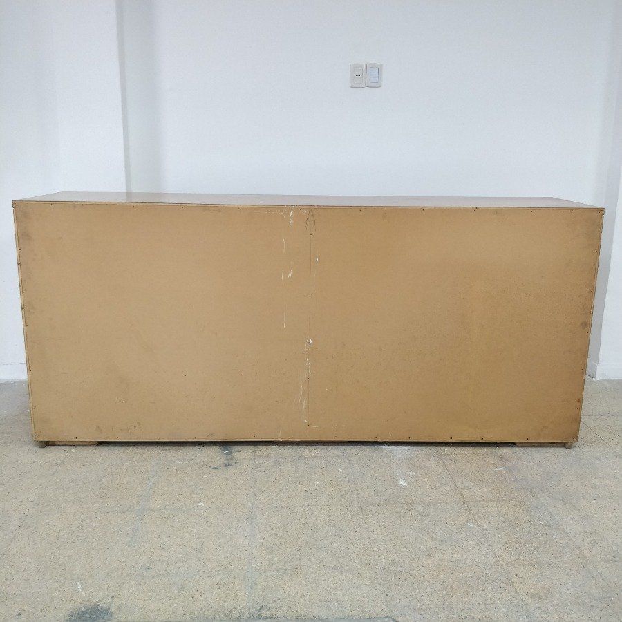 Mueble de cuatro puertas con tiradores y cerraduras - imagen 6