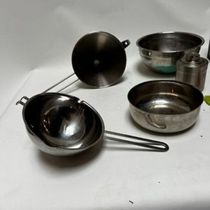 Lote de Bowls y Utensilios de Cocina: Coladores, Pinzas, Pinceles y Más - imagen 4