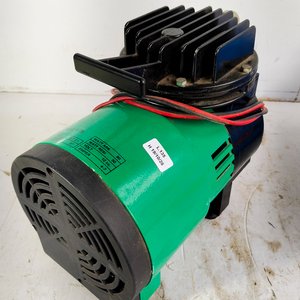 Compresor de Aire 12V con Valija Celeste y Accesorios - imagen 7