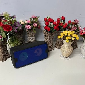 Lote anterior: Parlante Bluetooth con 8 Floreros Decorativos de Ratán
