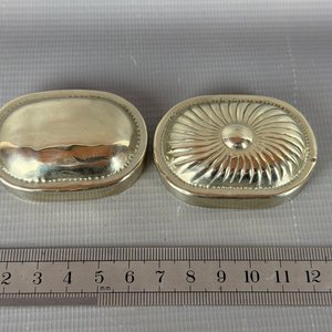 Par de Pastilleros Ovalados de Metal Plateado - imagen 1