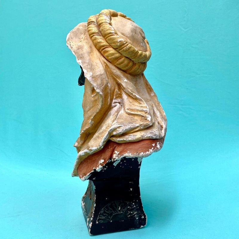 Figura busto de Jeque o Personaje del Medio Oriente en tiza pintada a mano - imagen 3
