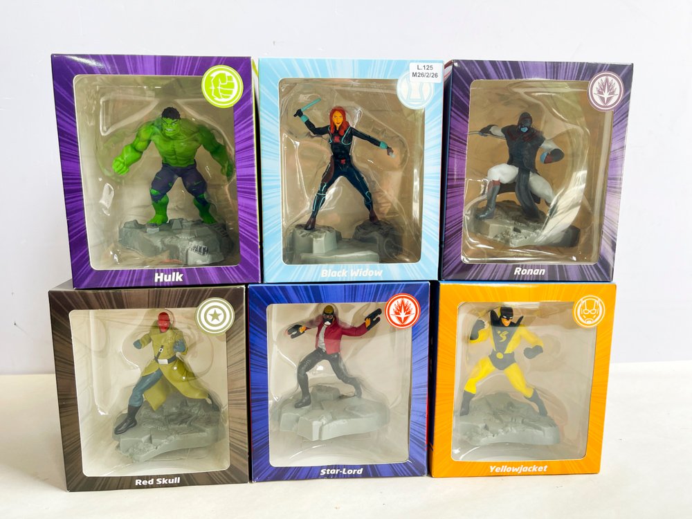 Lote siguiente: Seis Muñecos MARVEL en caja - Accesorios para Vehículos