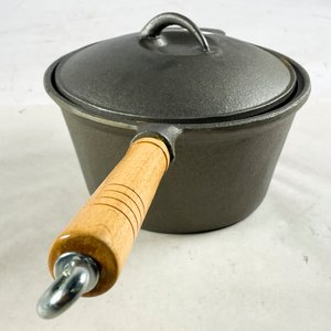 Olla de Hierro Fundido con Tapa y Asa de Madera - imagen 4