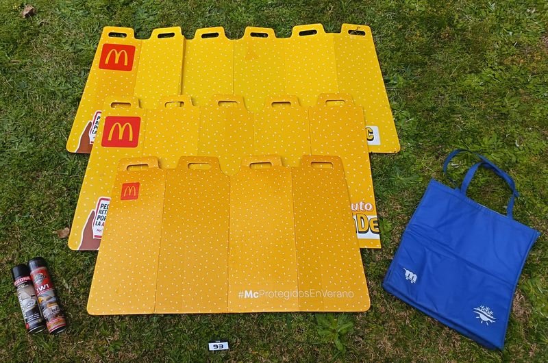 Lote de 3 Parasoles Plegables McDonald's, Bolsa Térmica y Aerosoles