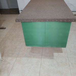 Lote siguiente: Mesa de Trabajo Rodante con 6 Cajones y Espacios de Almacenamiento
