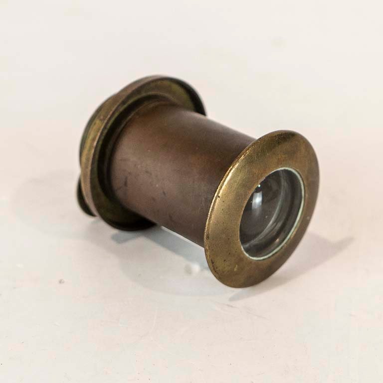 Lote siguiente: Espejo de bronce para puerta