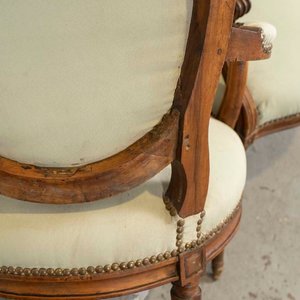 Par de Sillones Luis XVI Estilo Clásico con Tapizado Verde Claro - imagen 3