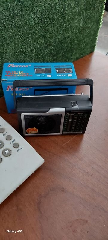 Teléfono y radio portátil con características avanzadas - imagen 3
