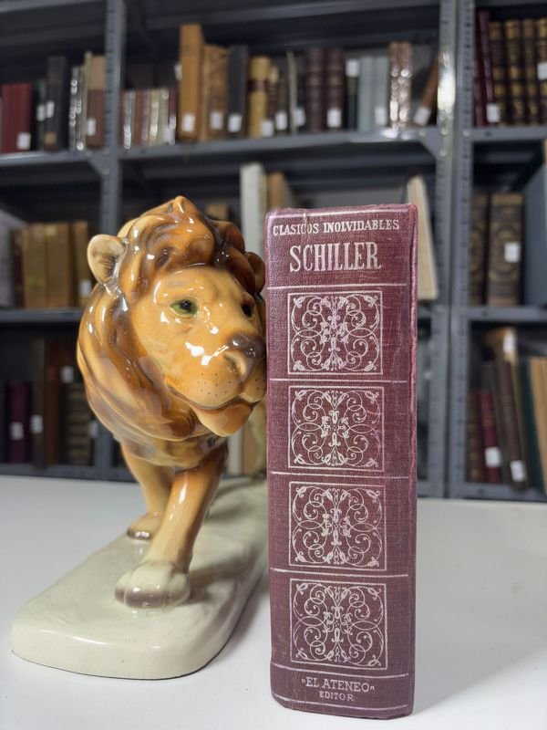 Lote anterior: Libros y Figuritas Cerámicas de Schiller