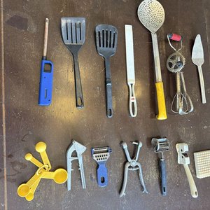 Lote de Utensilios de Cocina: Espumadera, Espátulas, Batidor Manual y Más - imagen 10
