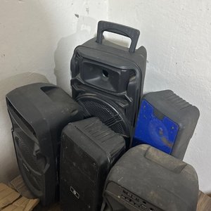 Lote siguiente: Parlantes de Audio Varios