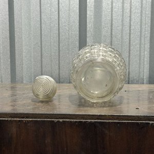 Licorera Decantador de Vidrio con Tapa y Relieve - imagen 4