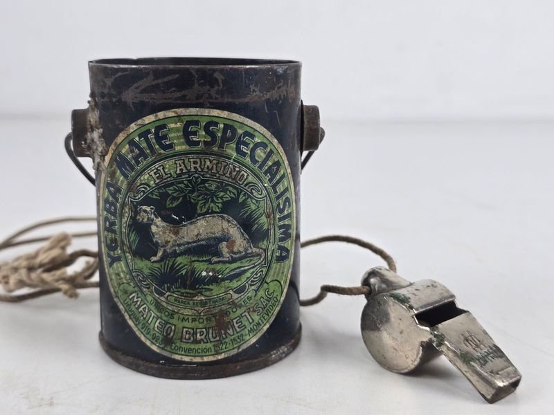 Mini Lata de Yerba Arminio y Silbato Metálico