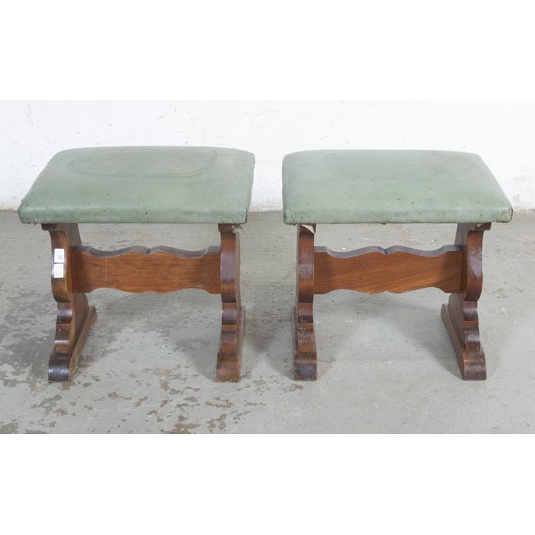 Par de Banquetas Provenzales Tapizadas en Verde