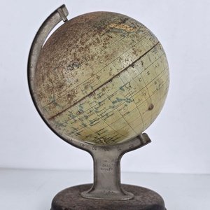 Lote de Coleccionables Vintage: Globo Terráqueo y Tazas Pluna - imagen 3