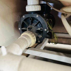 Jacuzzi de Fibra con Motor y Grifería - imagen 4