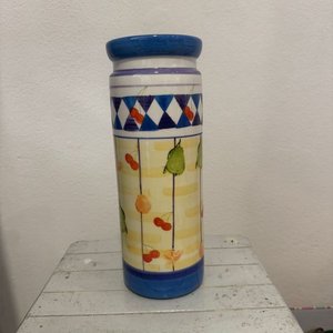 Lote siguiente: Jarrón de cerámica con diseño de frutas