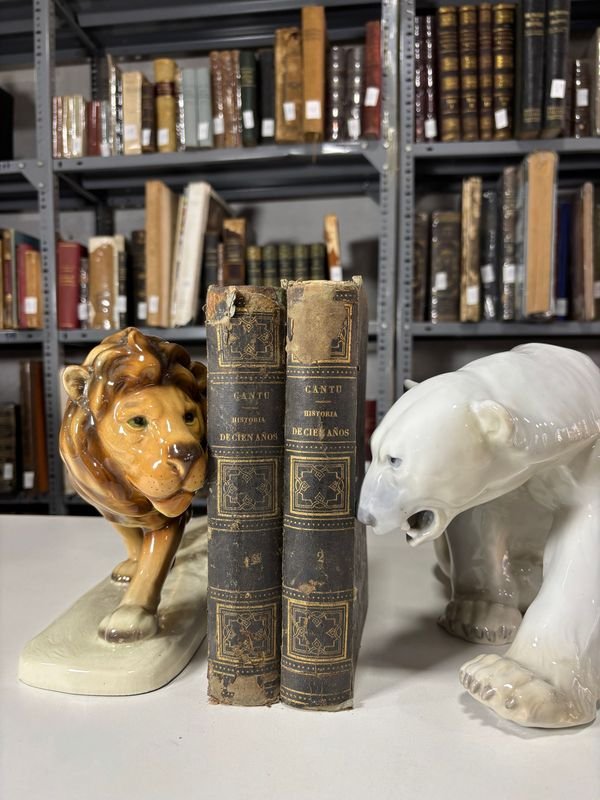 Lote siguiente: Libros Antiguos de Historia en dos Volúmenes por Cantu 1858