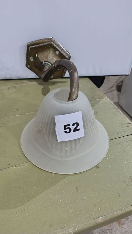 Plafón de luz en bronce con tulipa de vidrio - imagen 2