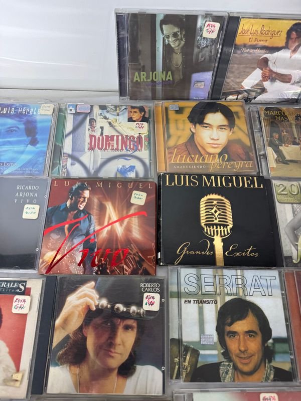 Colección de CDs de artistas reconocidos - imagen 11