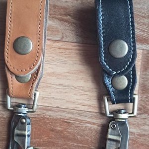 Set de 2 Llaveros de Cuero Nuevos - imagen 3