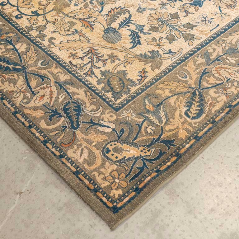 Alfombra acrílica con diseños florales y detalles - imagen 2