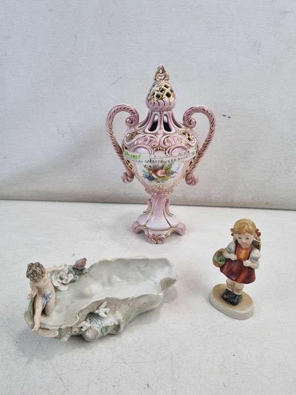 Conjunto Antiguo de Porcelana: Ánfora, Figura de Niña y Pieza con Angelito - imagen 1