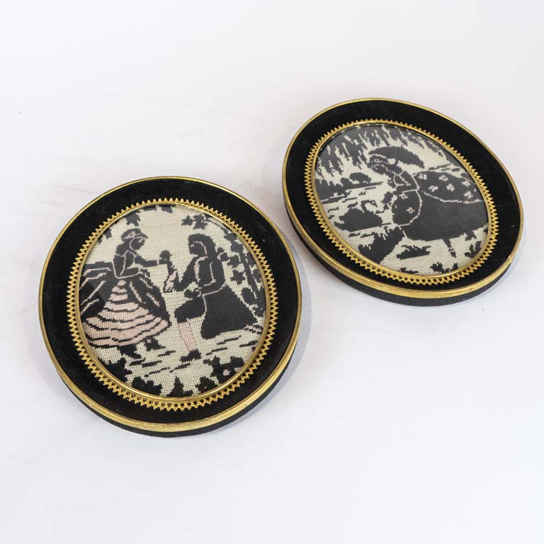 Lote anterior: 2 Cuadritos ovales bordados - Medidas: 25x21cm 