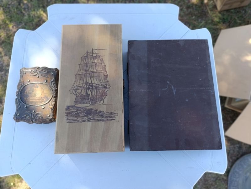 Lote siguiente: Cajas de Madera con Accesorios