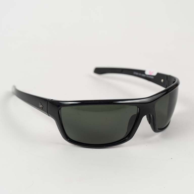 Lote siguiente: Lentes de sol de estilo aviator en excelente condición