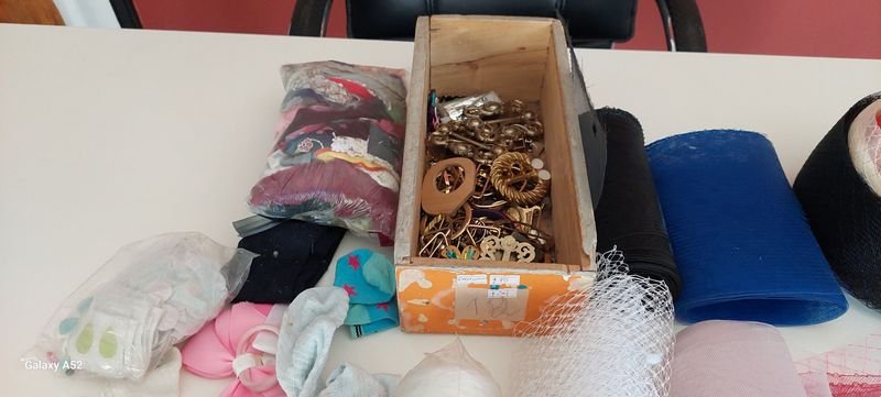 Lote de cintas, hebillas y accesorios variados - imagen 11